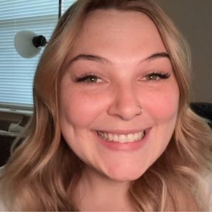 Meet your Posher, Rae ✨🤟🏻